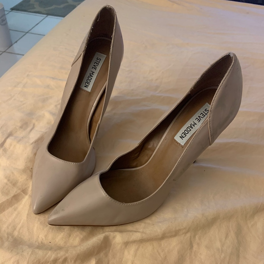 Nude Steve Madden pointy toe pumps